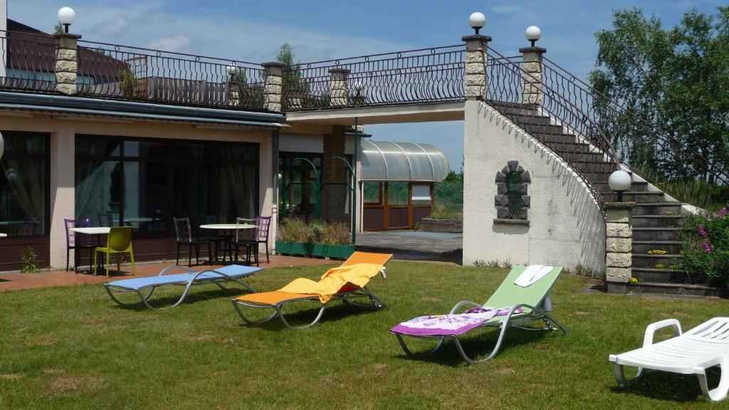 Hotel Logis La Rose Des Vents Volvic Exterior foto