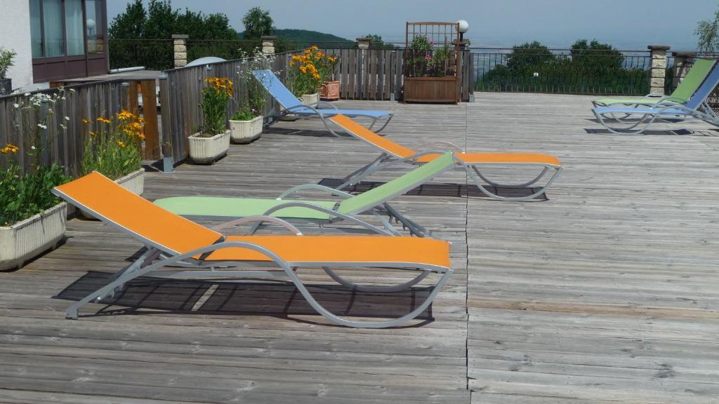 Hotel Logis La Rose Des Vents Volvic Exterior foto